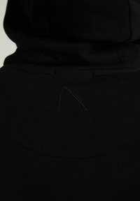 CHASIN' Jersey con capucha - black