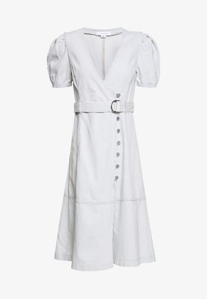BUTTON FRONT WRAP MIDI DRESS - Spijkerjurk - light denim