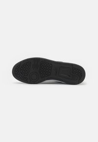 Puma REBOUND V6 UNISEX - Sneaker high - white/black/chocolate chip