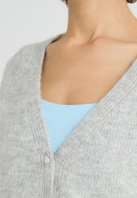 Vero Moda Knitted VMPIA Knit - Gilet - light grey melange