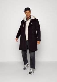 Isaac Dewhirst LONG PEA COAT - Casaco clássico - new darkk brown