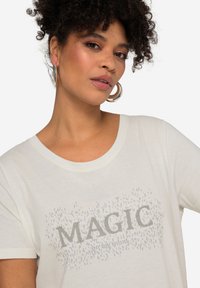 MIAMODA HALF SLEEVE CREW NECK MAGIC  - Camiseta estampada - offwhite