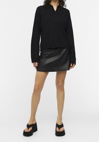 Object Pullover - black
