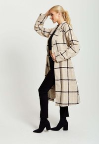 Liquorish LONGLINE CHECK  - Classic coat - off white