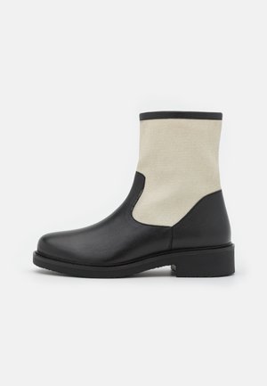 LEATHER - Botas clássicas de cano curto - black/beige