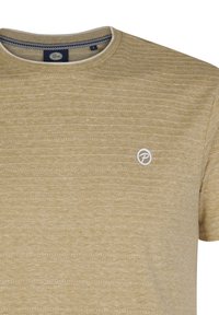 Korte mouwen shirt in beige, met een gestructureerd gestreept patroon. De kraag heeft een contrasterende trim en een klein logo is aan de voorkant gestikt.