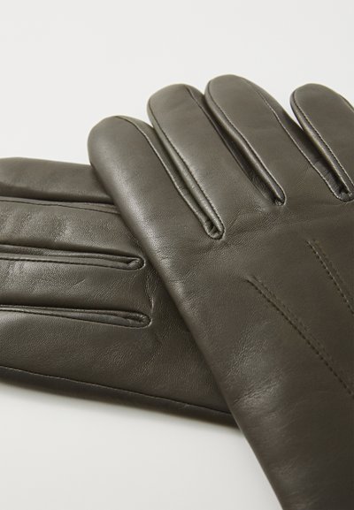 Gants en cuir noir avec une texture lisse, dotés d'un design à cinq doigts et de détails de couture. Accentué par des coutures et des lignes subtiles.