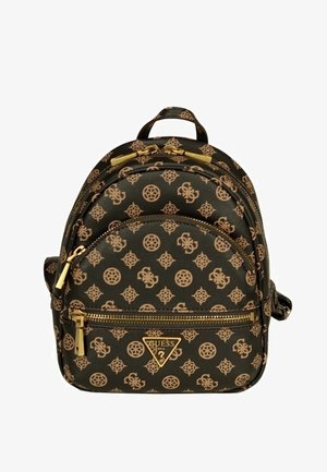 Sac à dos noir compact avec motif monogramme beige, fermetures éclair dorées, et une poche avant ornée du logo triangulaire Guess USA.