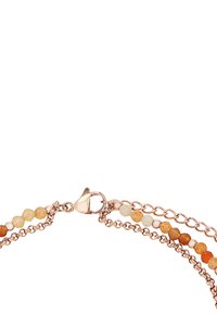 Collana in oro rosa caratterizzata da un mix di perline tonde in tonalità terre, con un design a doppia catena e chiusura a gancio.