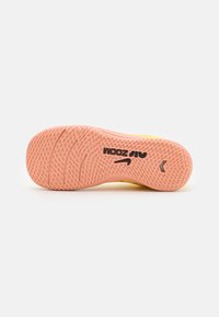 Nike Performance JR ZOOM MERCURIAL VAPOR 15 ACADEMY UNISEX - Indoor-Fußballschuhe - yellow strike/sunset glow/volt ice