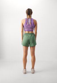 adidas Performance W MIN 2IN1 SHO - Sportiniai šortai - preloved green