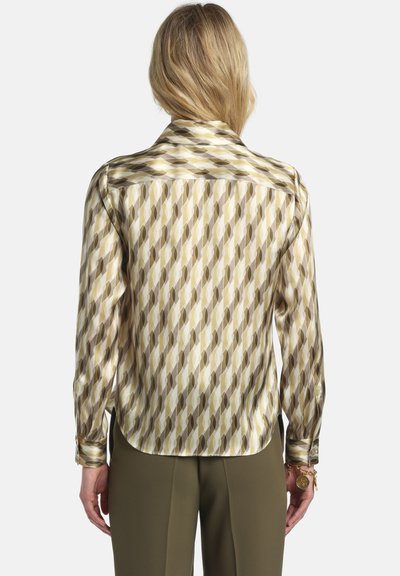Overhemd met lange mouwen van glanzende stof, met een geometrisch patroon in crèmekleurige, olijfkleurige en bruine tinten. Omgeslagen kraag en manchetten met knopen.