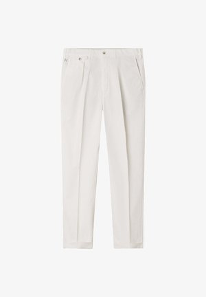 Biele nohavice na mieru s prednými záhybmi, bočnými vreckami, opaskovým pásom na gombíky a manžetovými lemami.