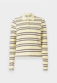 Langsleeve polo shirt in geel met horizontale bruine en witte strepen, met een klassieke kraag en een drieknops sluiting.