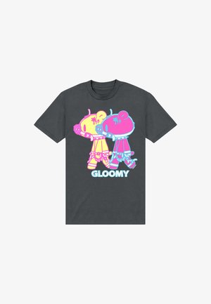 Mørkegrå T-shirt med to farverige tegneserie bjørnefigurer iført sele og masker, den ene gul og den anden lyserød, med ordet "GLOOMY" nedenunder.