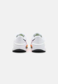 Nike Performance VERSAIR - Pantofi training - white/cyber volt/black
