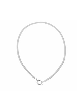 Collana in rete di metallo argento con chiusura circolare. Presenta una texture liscia e un design allungato e elegante, adatta per essere indossata in combinazione con altri gioielli.