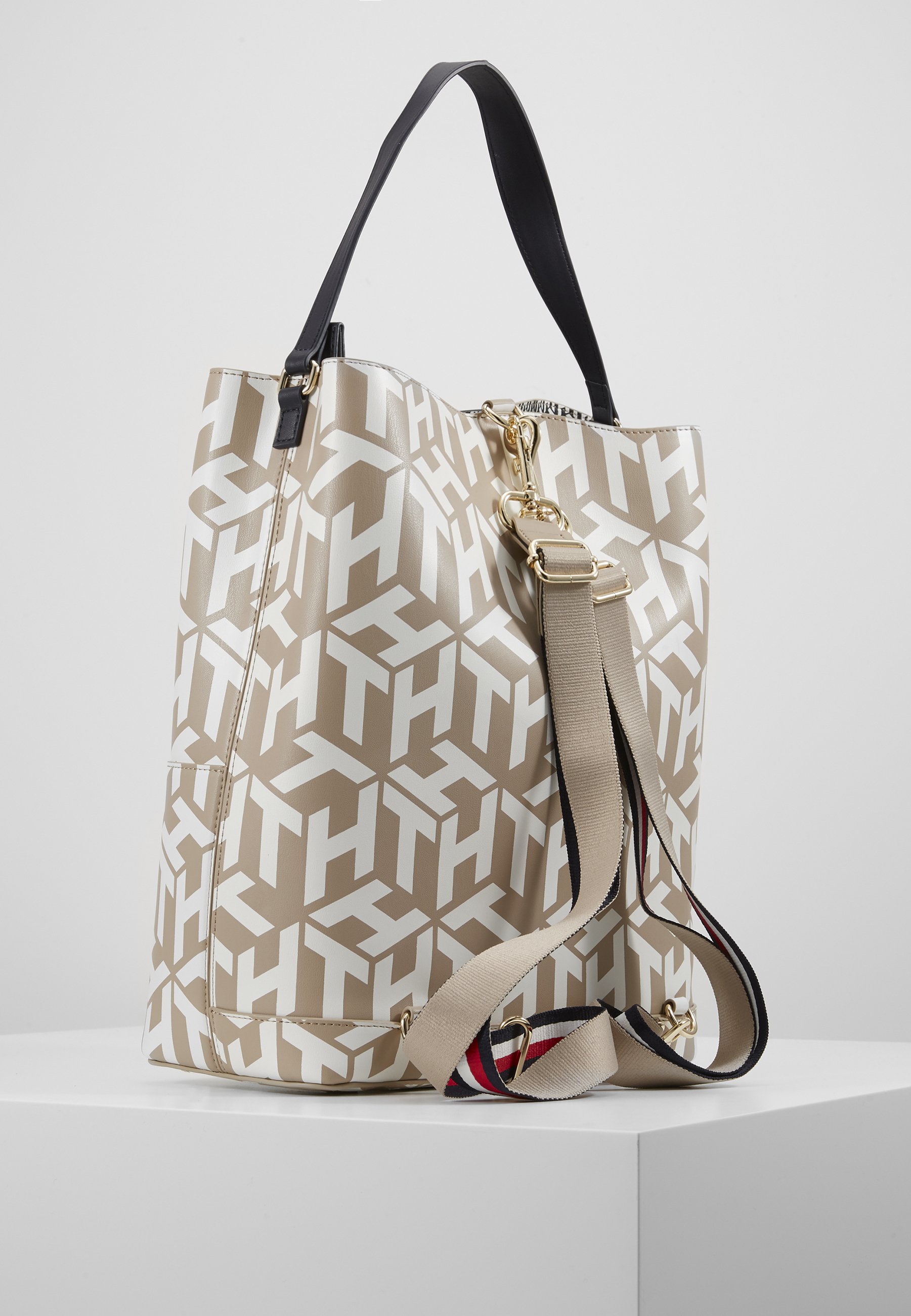 tommy hilfiger jackie backpack