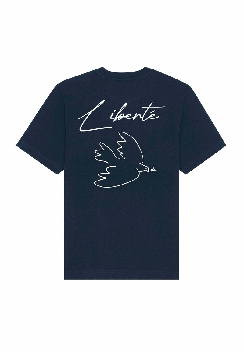 Jūras spēku kokvilnas t-krekls ar balti izklāstītu balodi un vārdu "Liberté" kursīvā uz aizmugures. Īsās piedurknes un apaļais kakls.