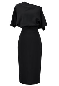 Czarna sukienka z drapowanym, asymetrycznym dekoltem na jedno ramię, z krótkimi rękawkami i dopasowaną talią. Wykonana z gładkiego materiału, z ołówkową spódnicą.
