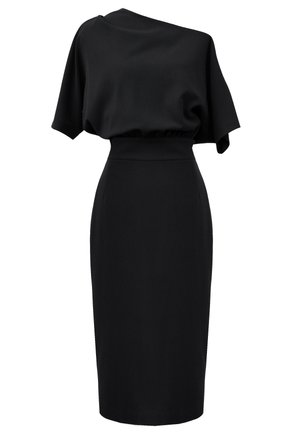 Czarna sukienka z drapowanym, asymetrycznym dekoltem na jedno ramię, z krótkimi rękawkami i dopasowaną talią. Wykonana z gładkiego materiału, z ołówkową spódnicą.