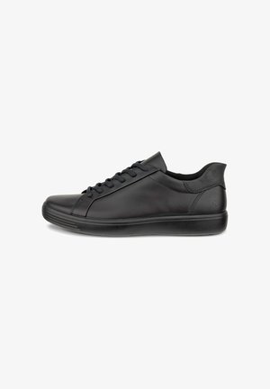 Sneaker in pelle nera con finitura liscia, punta arrotondata, lacci piatti e suola in gomma con sottili scanalature orizzontali.