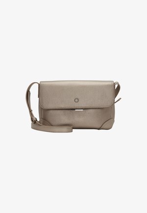 Metallic beige crossbody taske med en struktureret overflade, flaplukning og justerbar strop. Har et subtilt logo og minimalistisk design.