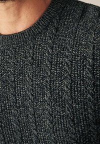 Next Neule - grey