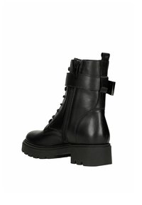 Černá kožená kotníková bota se zipem, šněrováním, pevnou podrážkou a kotníkovým páskem pro lepší oporu. Hladká textura s elegantním designem.