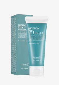 Benton PHA Peeling Gel i en teal tube med ett vitt flip-locklock, bredvid en matchande låda, har tydlig text och minimalistiska designelement.