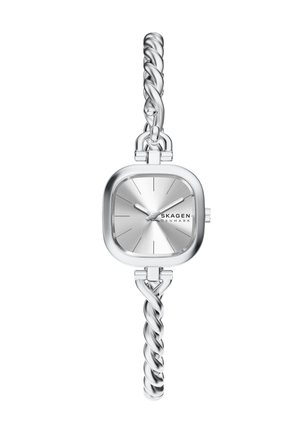 Silberne Skagen Dänemark Armbanduhr mit quadratischem Zifferblatt, minimalistischem Zifferblatt und verdrehtem Kettenarmband vor weißem Hintergrund.