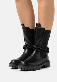 Marco Tozzi BY GUIDO MARIA KRETSCHMER - Botas con plataforma - black