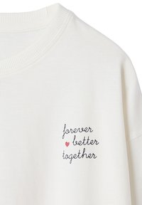 Helles Creme Sweatshirt mit ribbeltem Kragen und weicher Textur. Die Vorderseite trägt schwarzen Text mit der Aufschrift "für immer besser zusammen" und einem kleinen roten Herz.