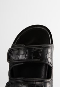 GANT Riemensandalette - blk croco optic