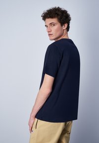 Champion ICONS CREWNECK SMALL LOGO - Camiseta básica - dark blue