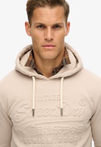 Superdry & Co EMBOSSED GRAPHIC - Hoodie - chateau gray