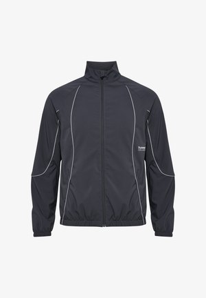 Zwarte lichtgewicht sportjack met hoge kraag, volledige ritsluiting, elastische manchetten en reflecterende piping op de schouders en zijkanten.