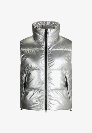 Silberne gepolsterte Weste mit hohem Kragen, Frontreißverschluss und seitlichen Taschen. Hergestellt aus glänzendem, glattem Stoff mit gesteppten Abschnitten zur Isolierung.