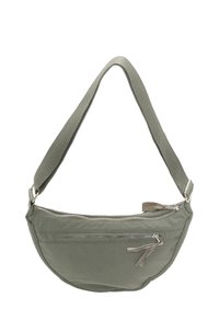 Borsa a tracolla a mezzaluna verde oliva con ampia tracolla regolabile e due scomparti con cerniera argentata, il tirante della cerniera frontale con frange in tessuto.