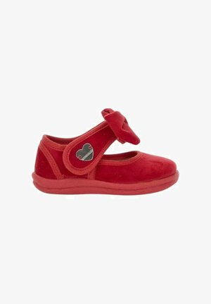 Rød fløjl Mary Jane sko med en sløjfe detalje og en hjerteformet sølvaccent. Glat tekstur og fleksibel gummisål.