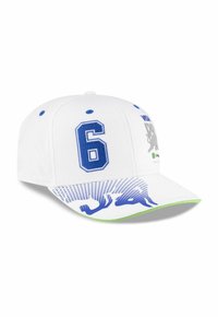 Casquette blanche avec le numéro "6" brodé à l'avant. Présente un design graphique bleu sur la visière et un accent vert sur le bord.