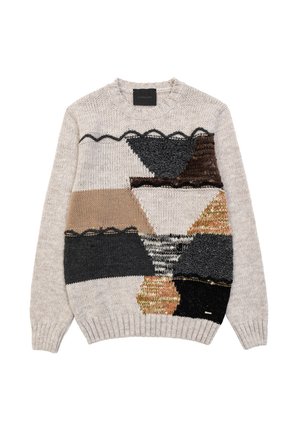Beige gebreide trui met geometrische patronen in zwart, bruin en verschillende aardetinten. Kenmerkt zich door een ronde halslijn en geribbelde manchetten.