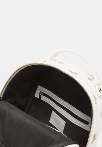 Bata Rucsac - bianco