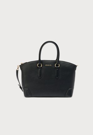 Zwarte leren handtas van Michael Kors met twee handvatten, gouden beslag en een afneembare schouderriem op een effen lichte achtergrond.