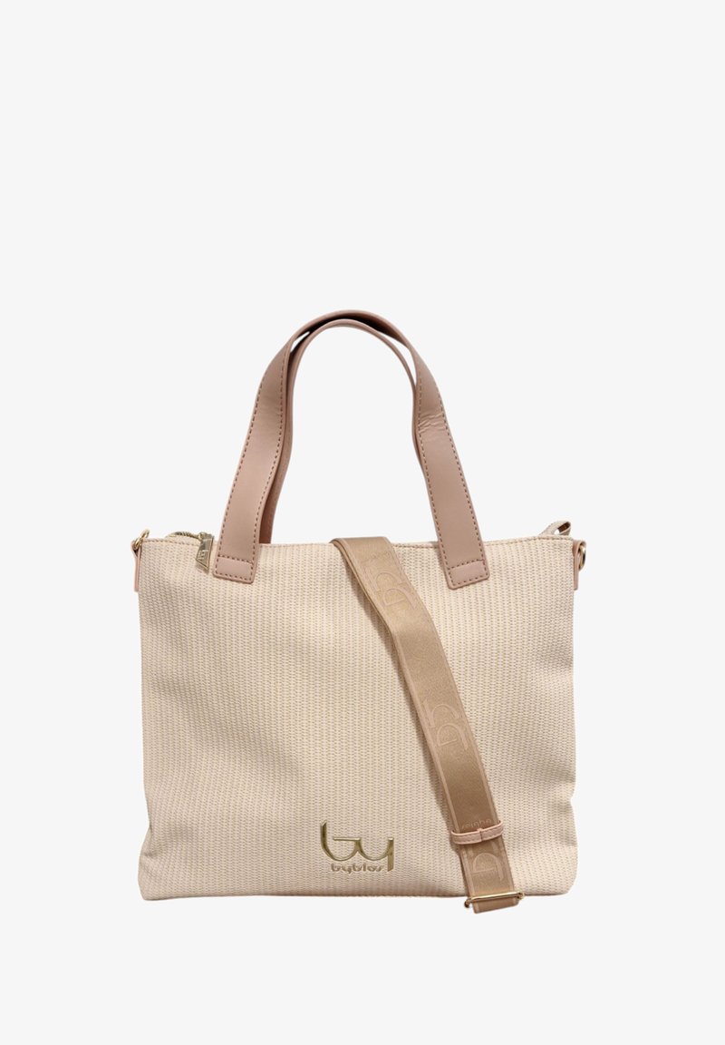 Borsa a tracolla beige con texture, manici in pelle liscia e tracolla regolabile, caratterizzata da un logo dorato sul fronte. Chiusura con zip nella parte superiore.