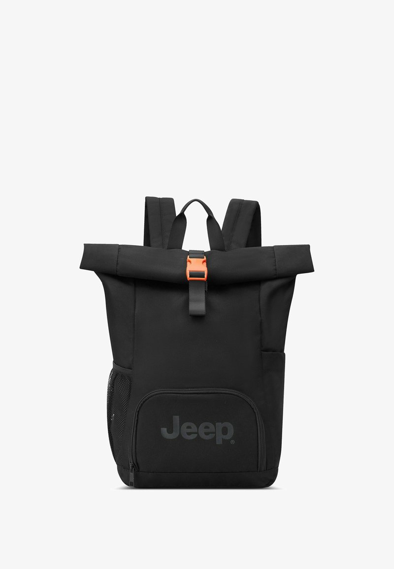 Mochila negra con cierre enrollable hecha de material duradero, con un hebilla naranja, bolsillo de malla lateral y compartimento frontal con cremallera con logo.