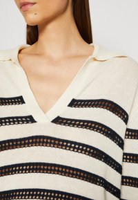 Mos Mosh Stickad tröja - off-white