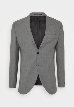 Blazer gris con una tela texturizada, cierre de un solo botón, solapas con muesca, dos bolsillos frontales y un forro interior negro.