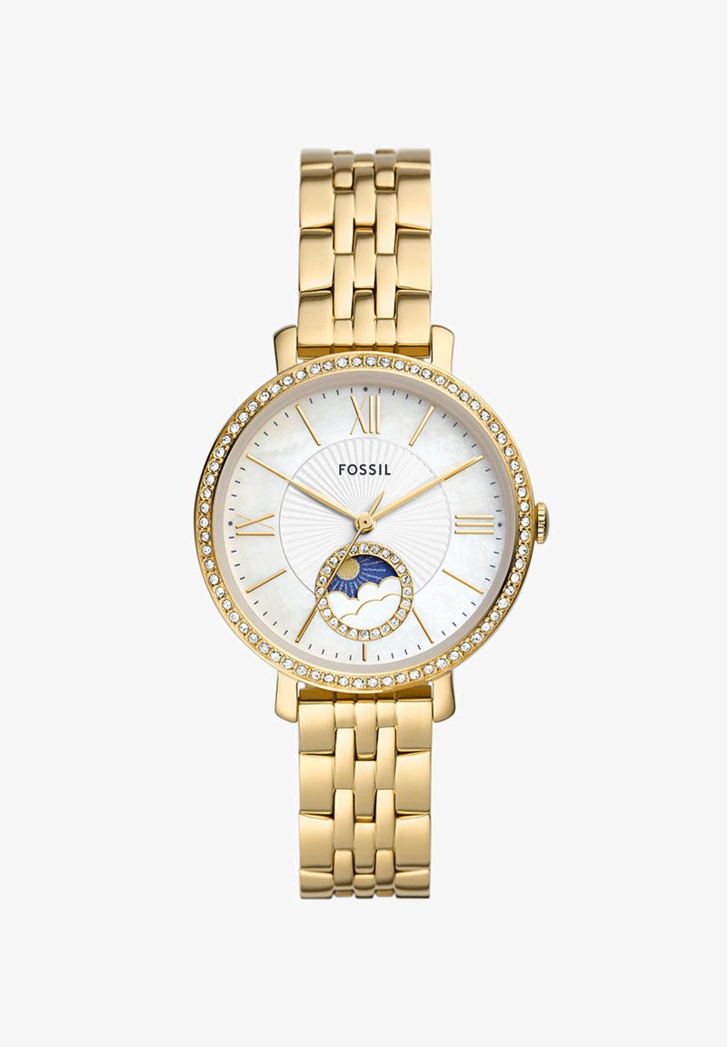 Montre Fossil avec un bracelet en métal doré, un cadran rond en nacre blanche, des accents en cristal et un indicateur de phase lunaire en bas.