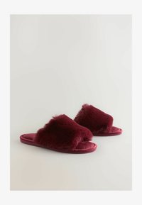 Ausgewählt, berry red
